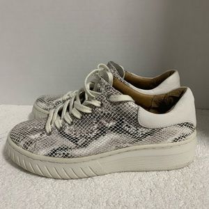 Sofft White & Gray Snake-Embossed Parkyn Leather Sneakers Womens Shoes Size 9M